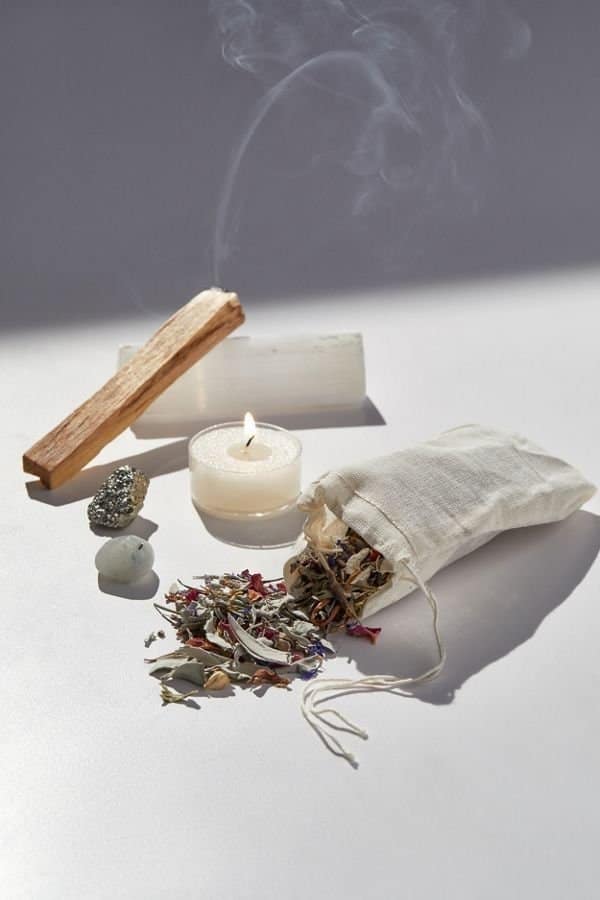 LIMPIEZA Y ARMONIZACIÓN DE AURA.